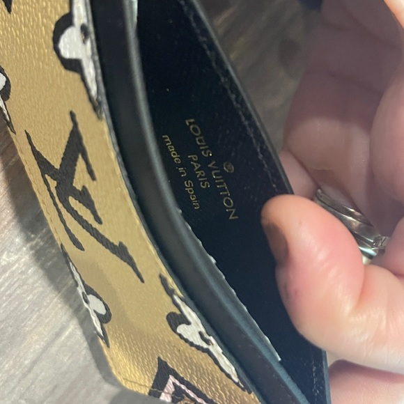 Brand new LV Limited edition card holder 👜 - Picture 5 of 8